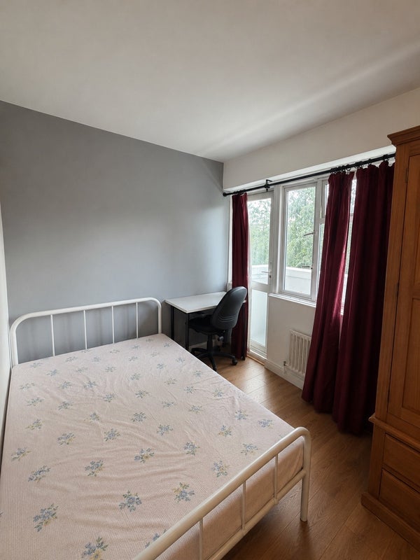Room Jubilee Street in Greater London