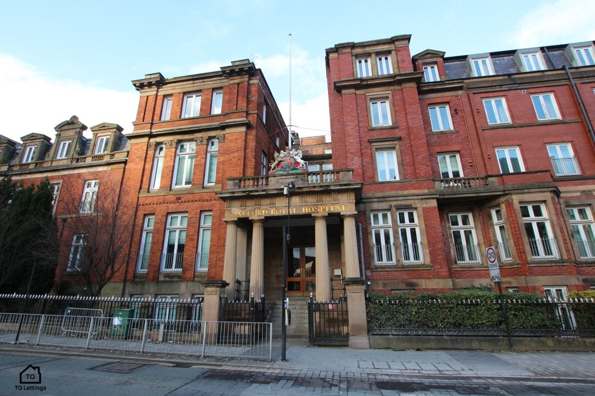 Flat Wilton Place in Salford
