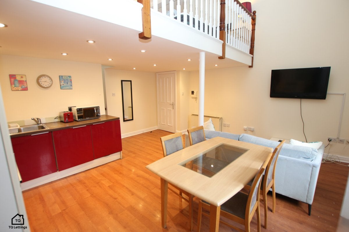 Flat Wilton Place in Salford
