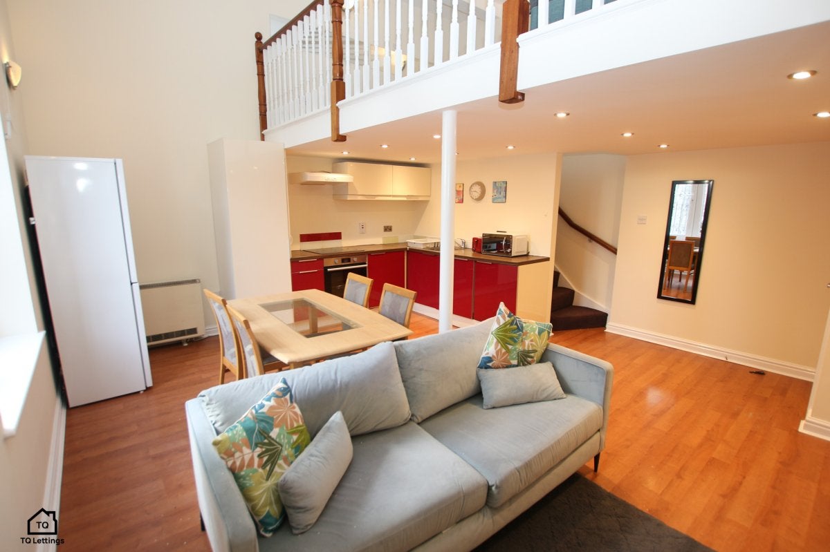 Flat Wilton Place in Salford