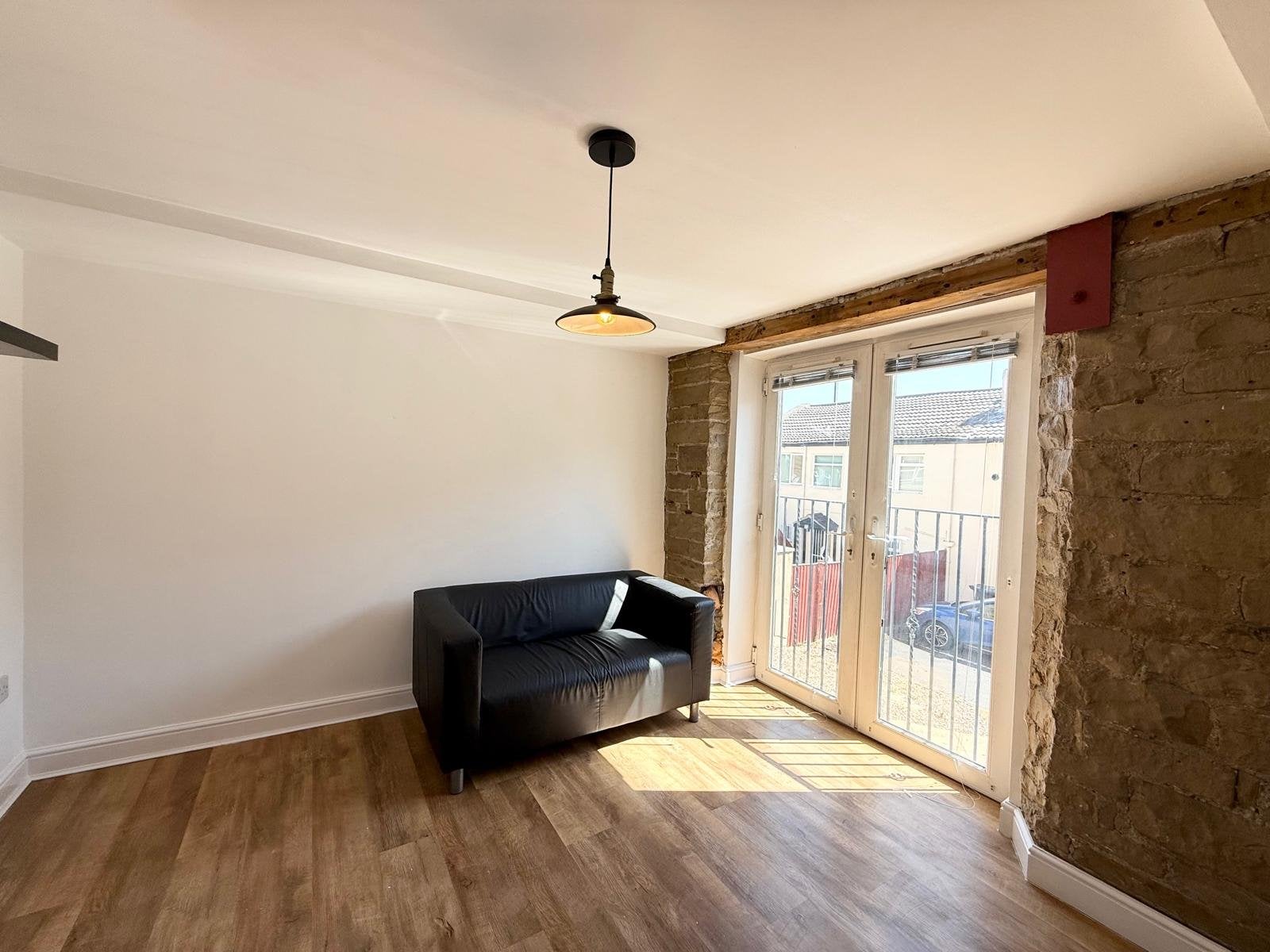 Flat Greenock Road in Leeds