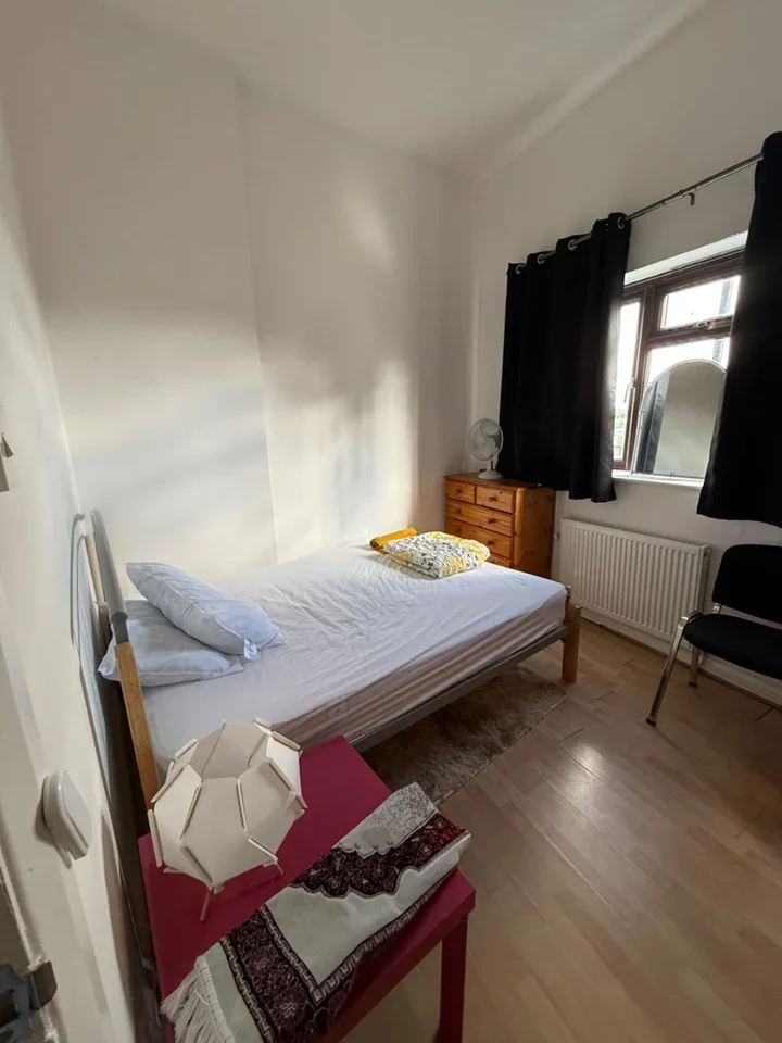 Room Wellspring Close in Greater London