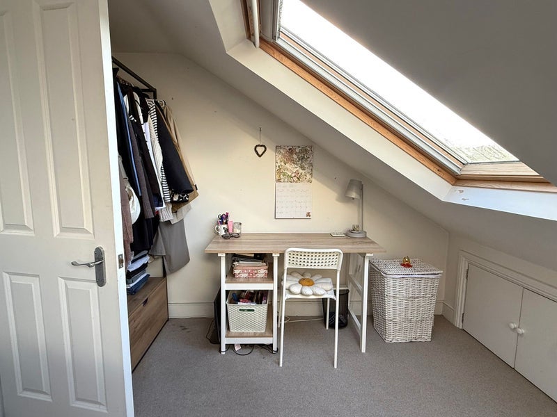 Room Camborne Road in Greater London