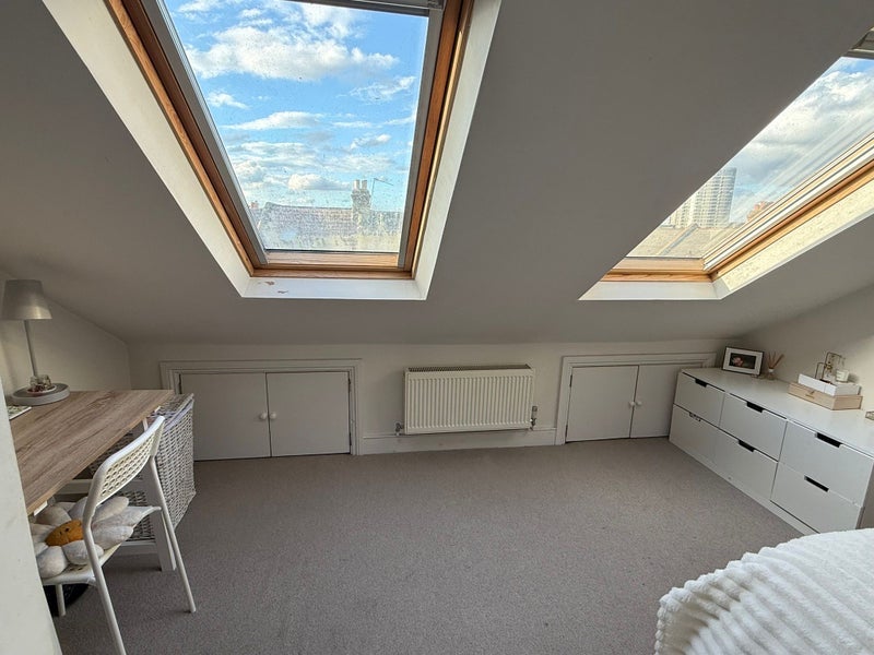 Room Camborne Road in Greater London
