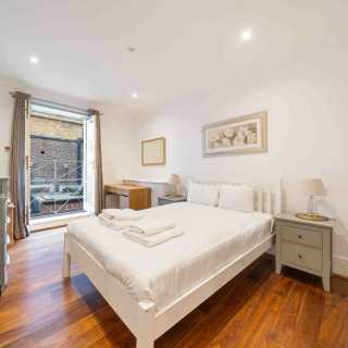 Flat Dover Street in City of Westminster