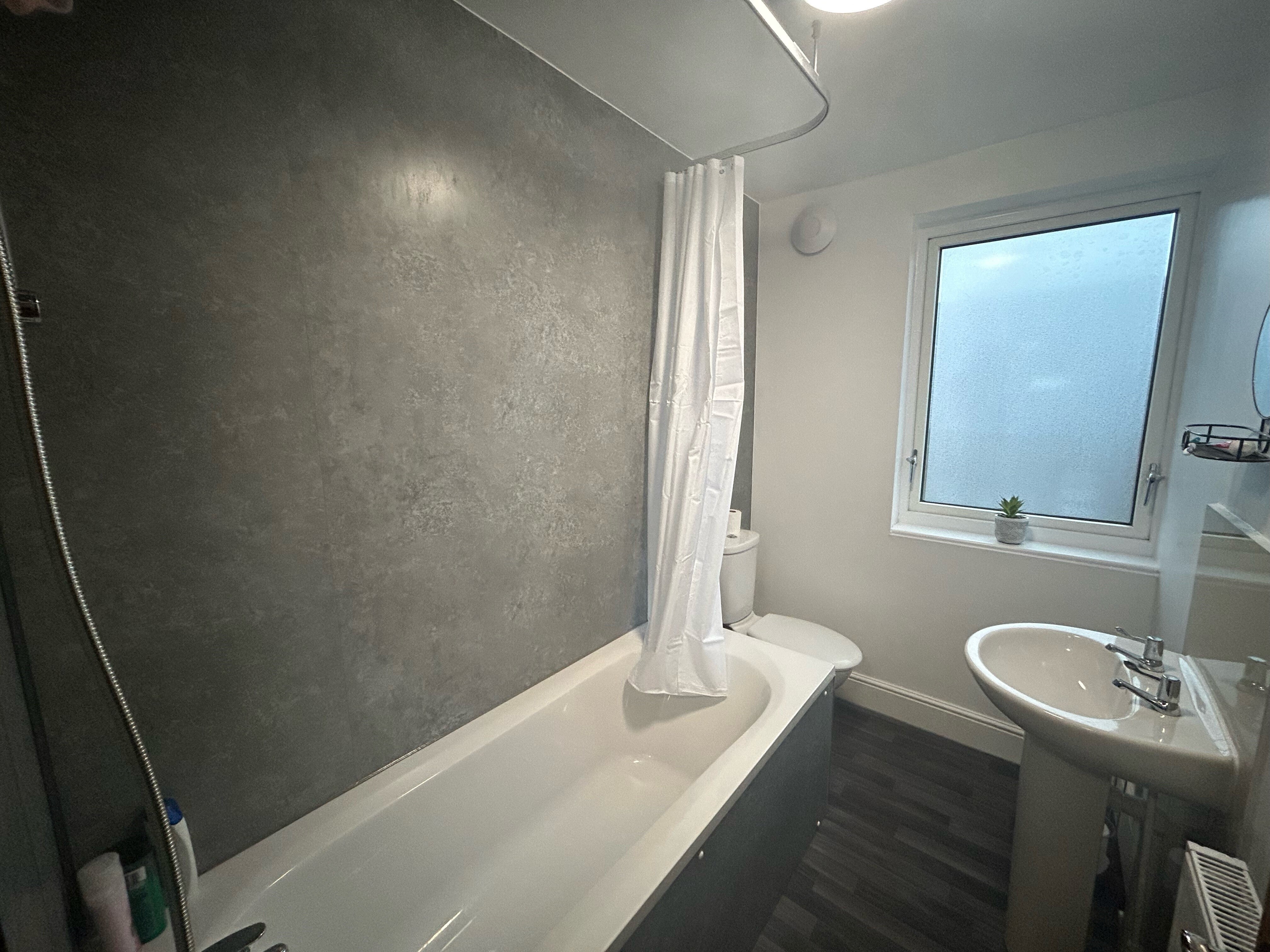 Flat Oxcliffe Road in Heysham