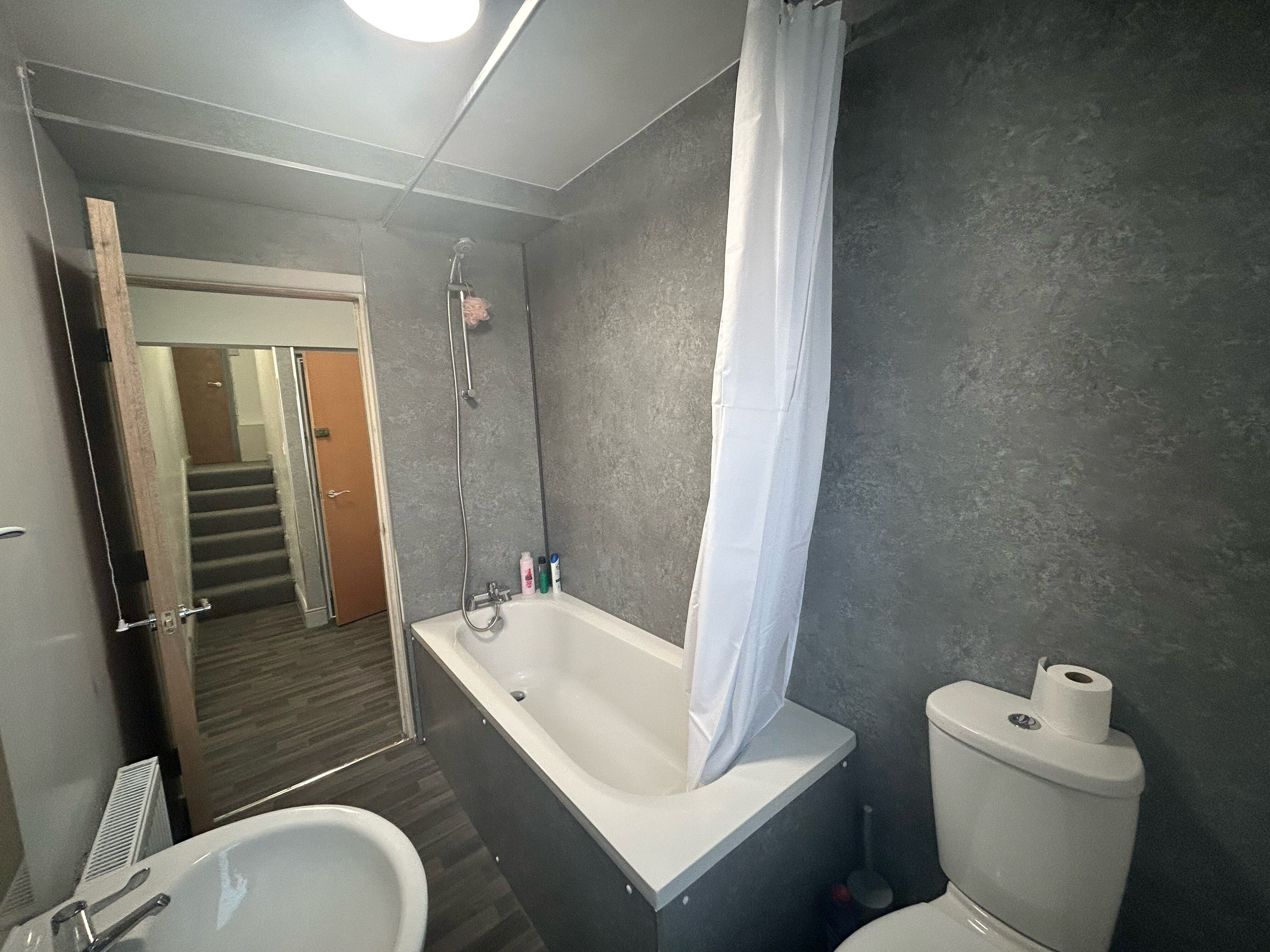 Flat Oxcliffe Road in Heysham
