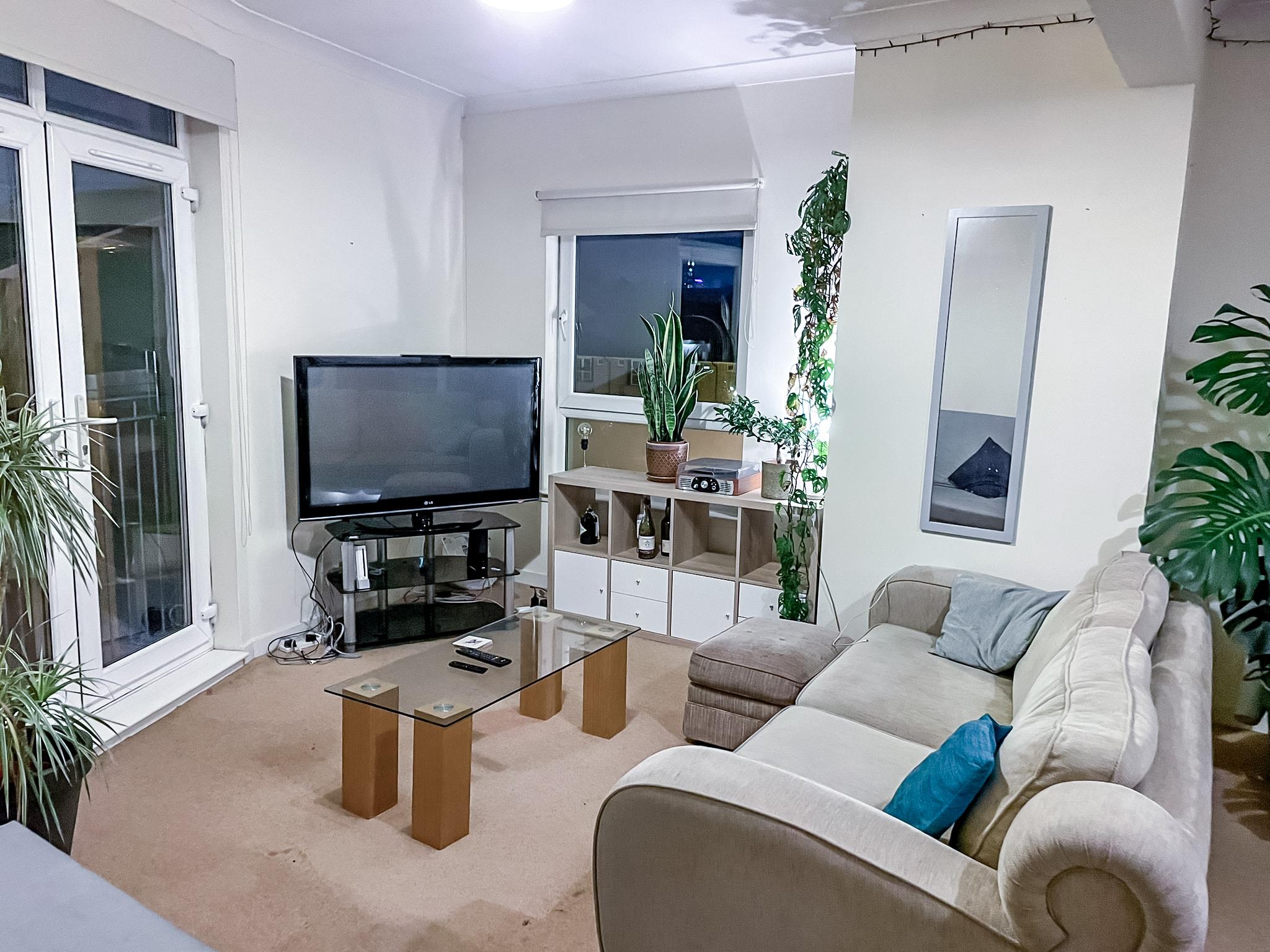 Flat Whitehill Court in Glasgow
