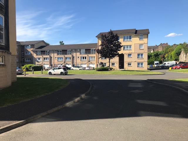 Flat Whitehill Court in Glasgow