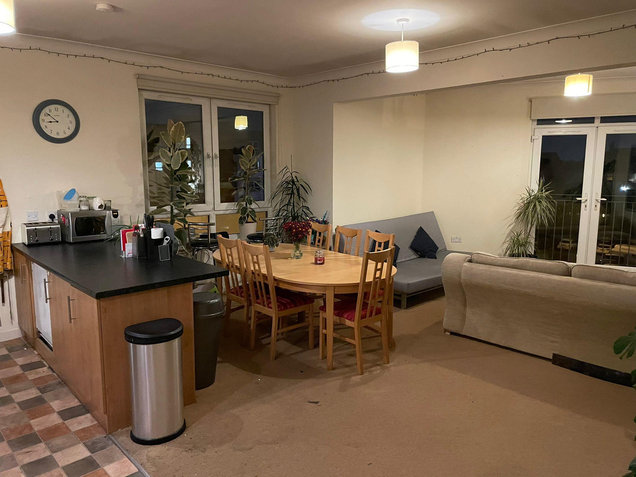 Flat Whitehill Court in Glasgow