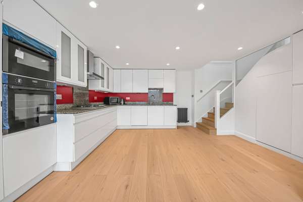 House Perrin's Court in Greater London