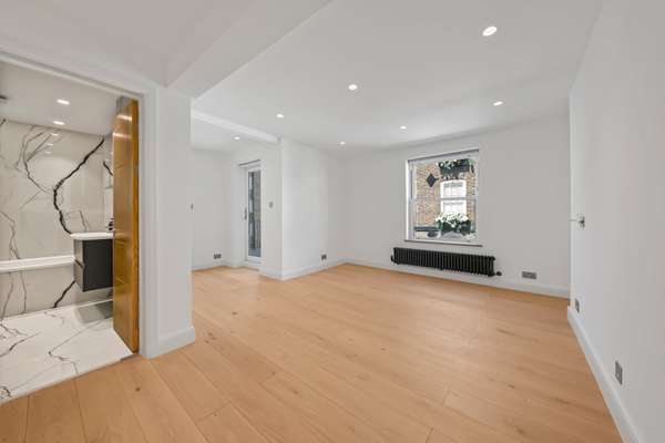 House Perrin's Court in Greater London