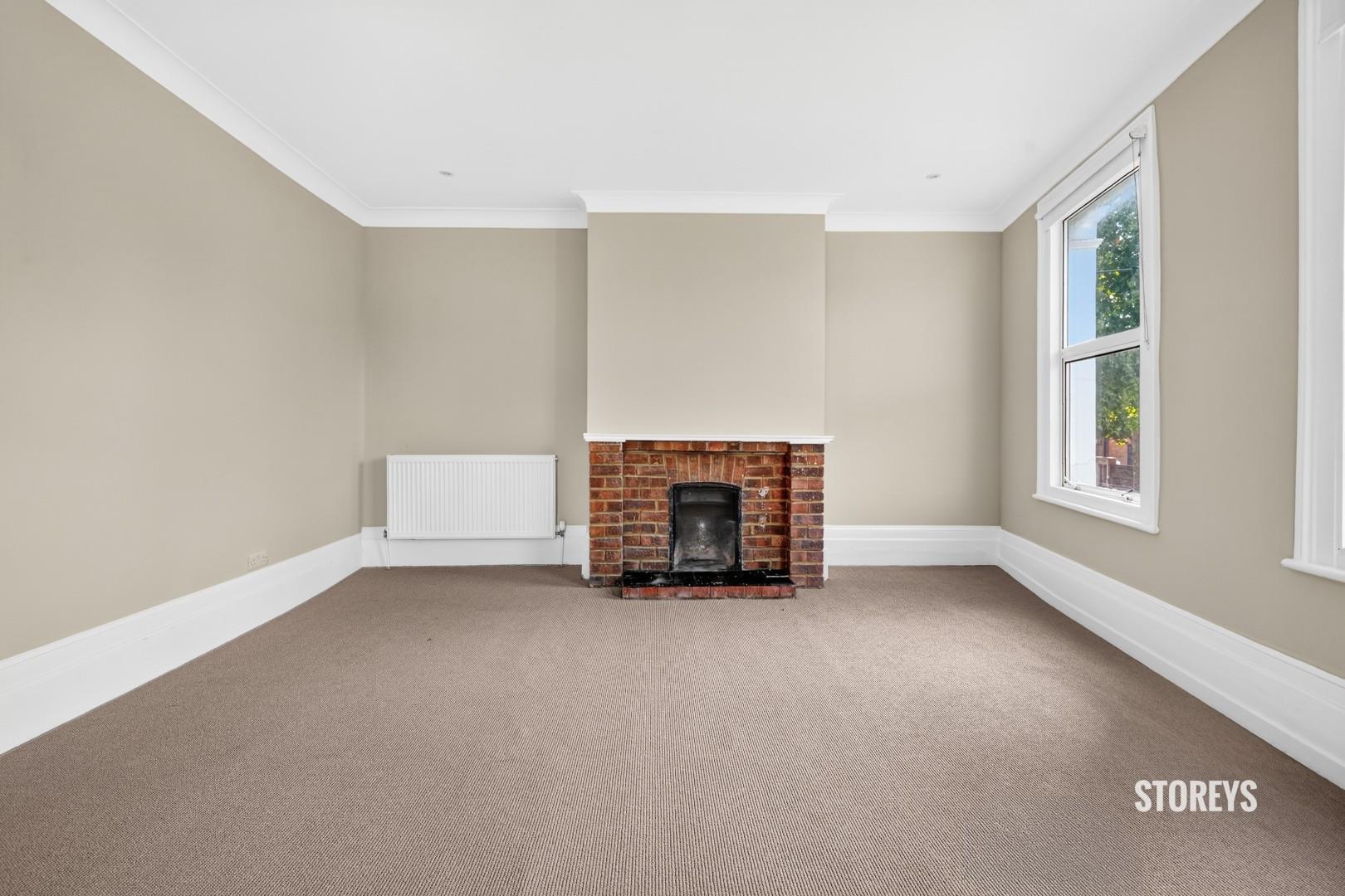 Flat Lauriston Road in London