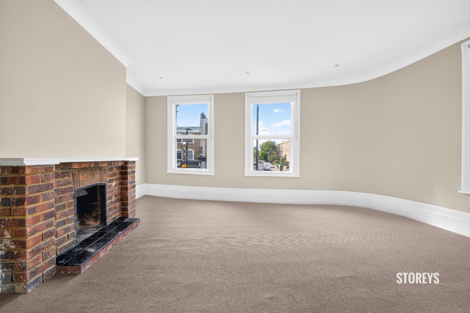 Flat Lauriston Road in London