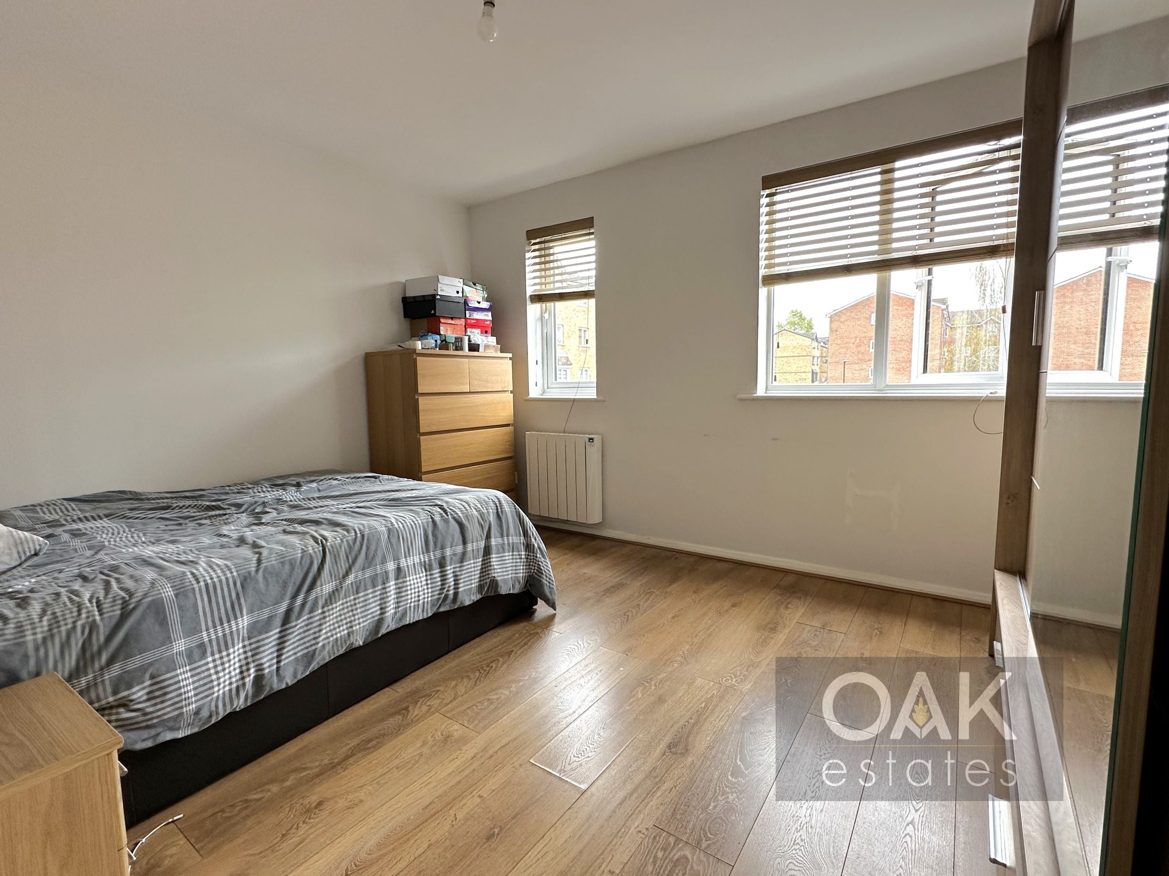 Flat Chaffinch Close in Greater London