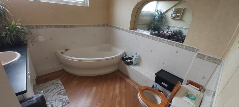 Room Old Manor Close in Crawley