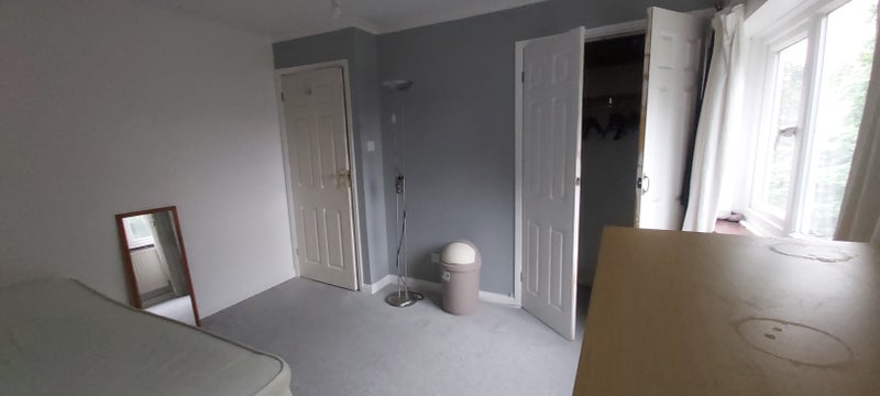 Room Old Manor Close in Crawley