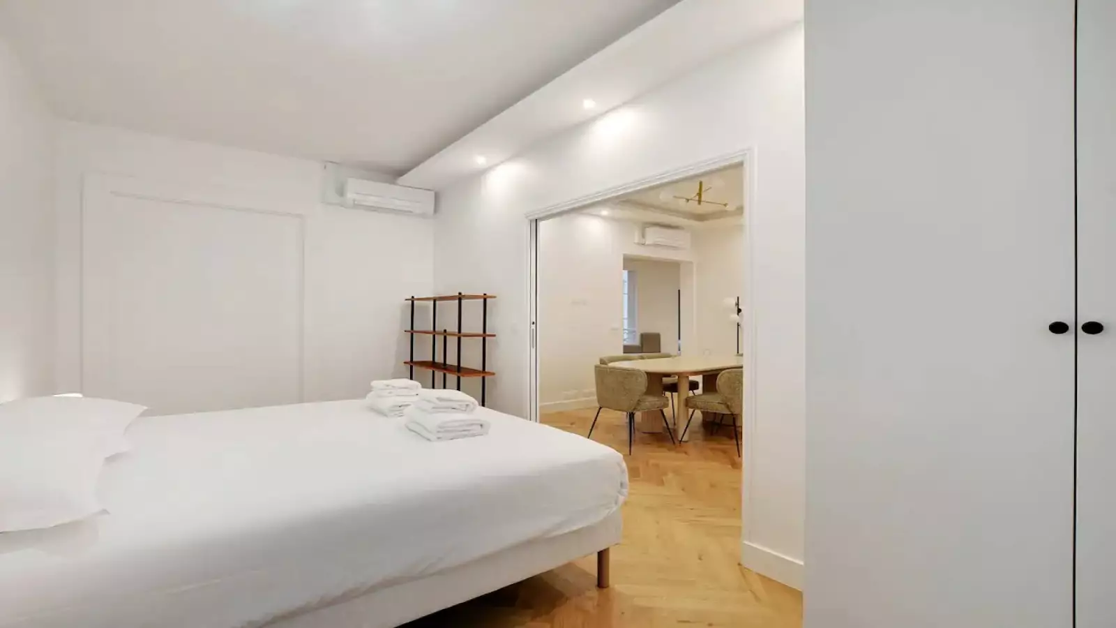 Appartement Rue Paul Baudry à Paris