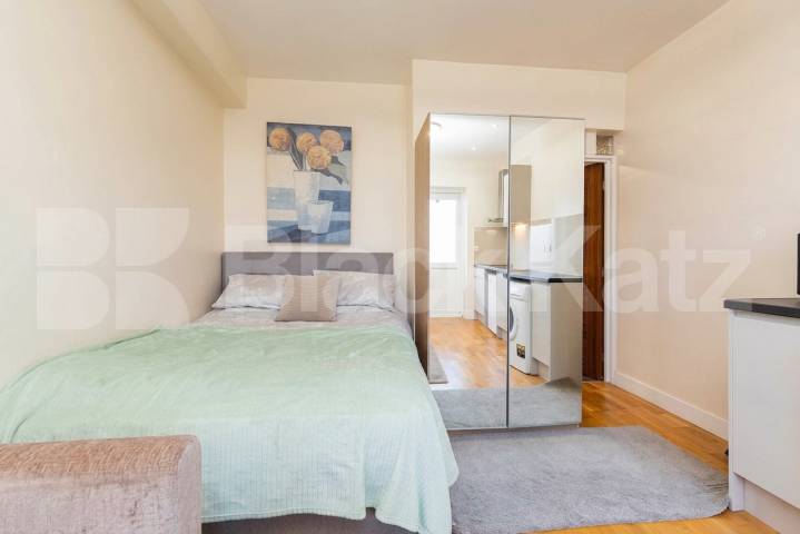 Flat Iverson Road in Greater London