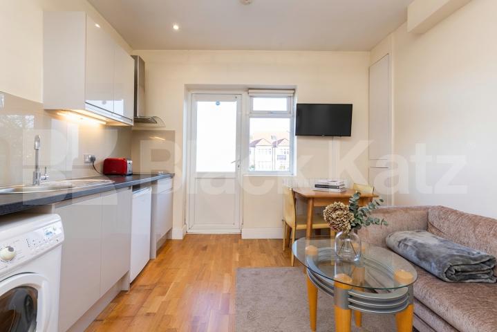 Flat Iverson Road in Greater London