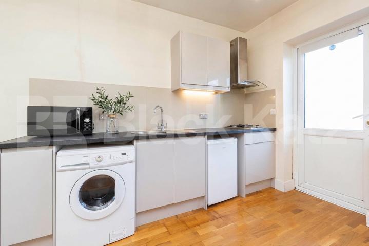 Flat Iverson Road in Greater London