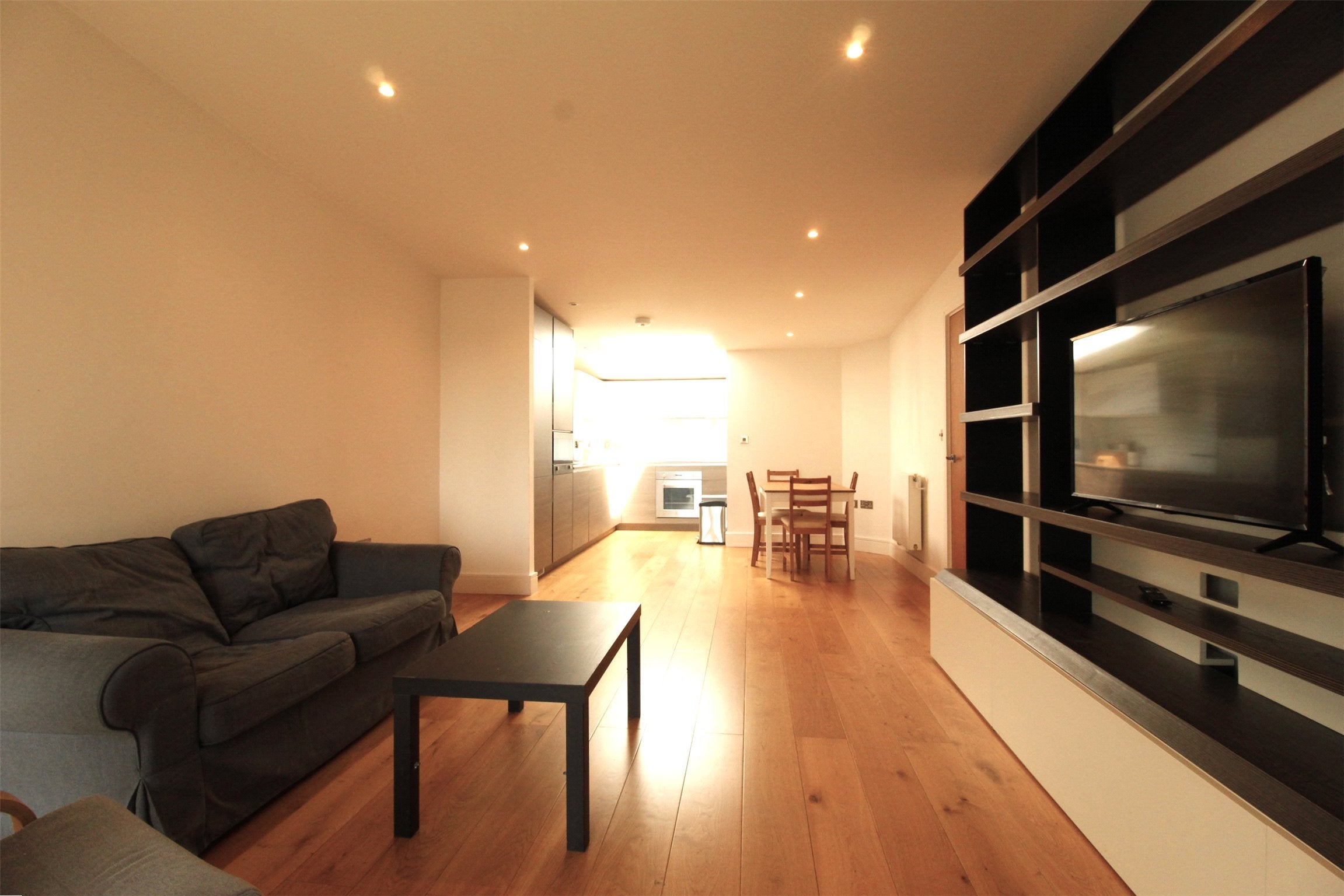 Flat Silverworks Close in Greater London