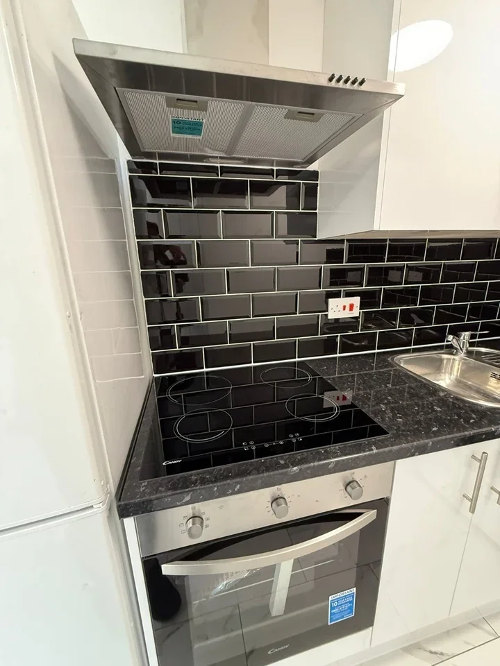 Flat Lexden Drive in Greater London