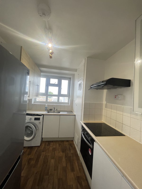 Flat Blythe Road in Greater London