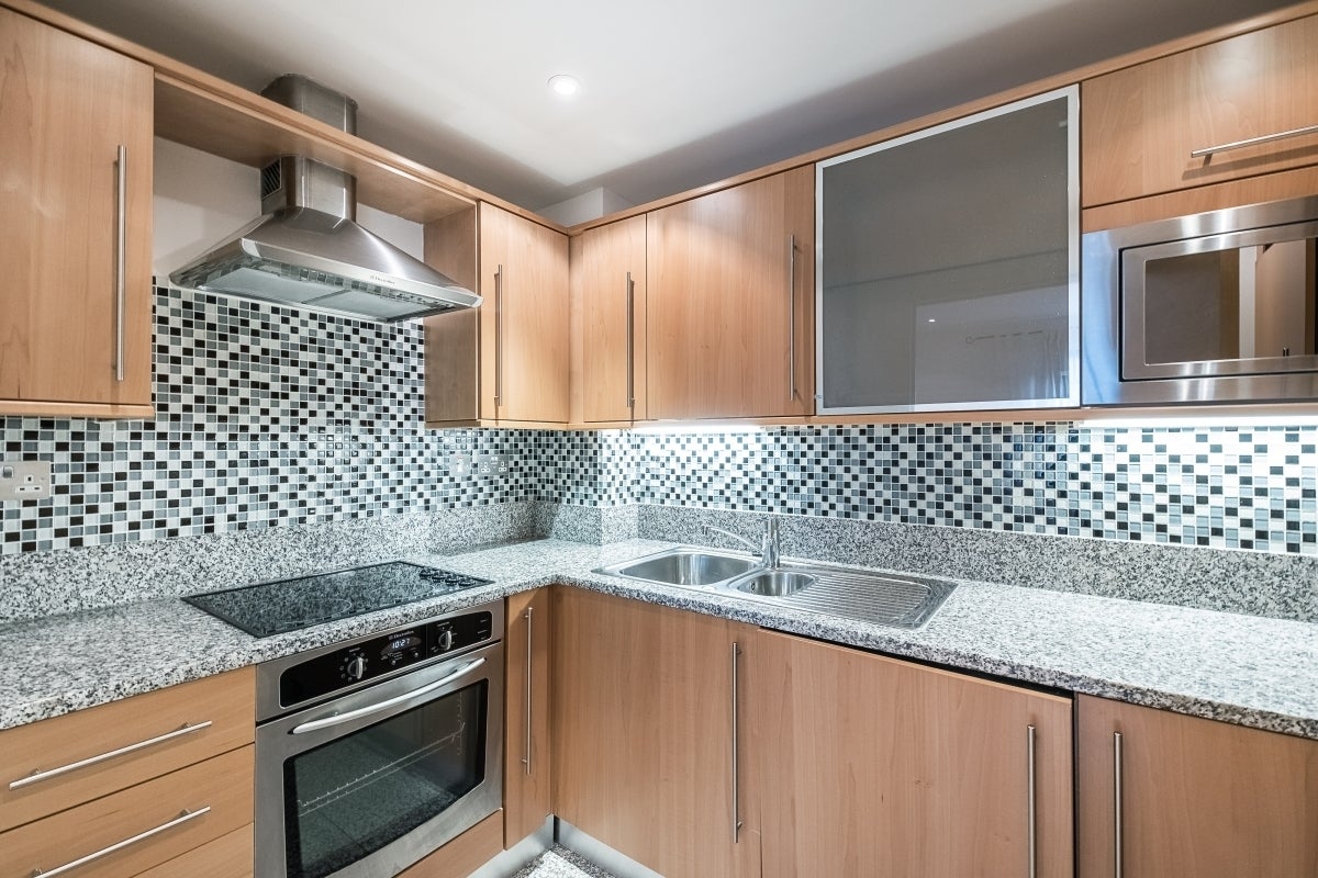 Flat Cayenne Court in Greater London