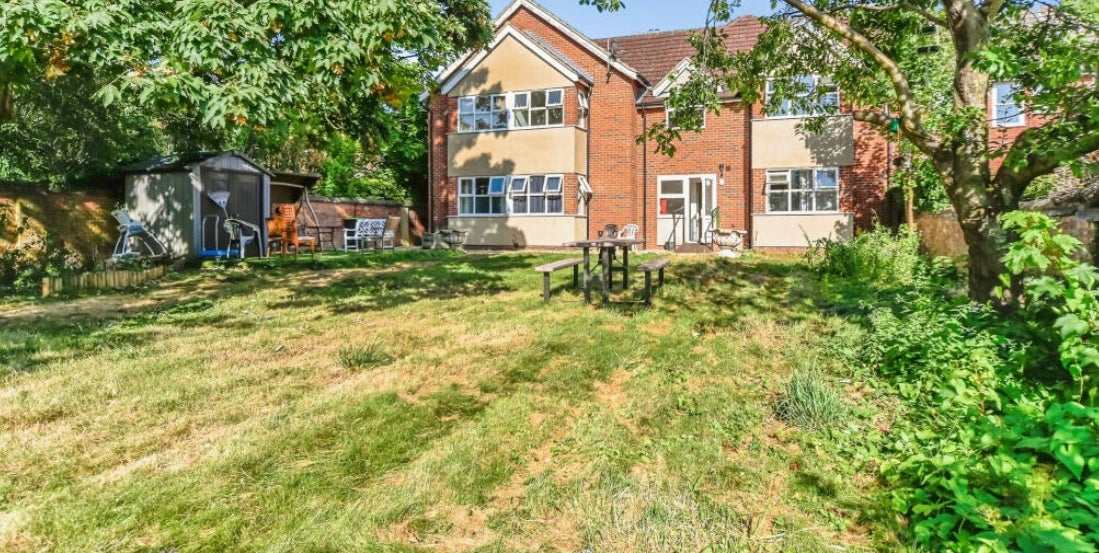 Flat De Parys Avenue in Bedford
