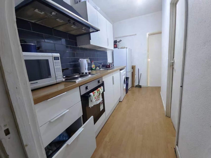 Room Clifton Street in Cardiff