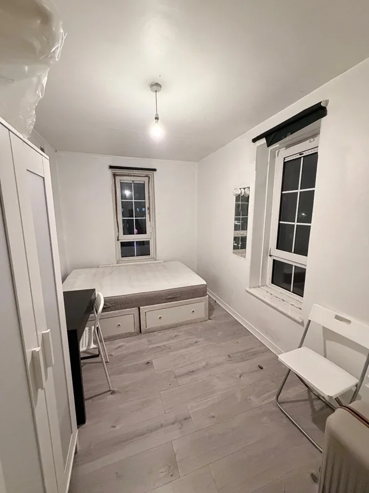 Room Wade's Place in Greater London