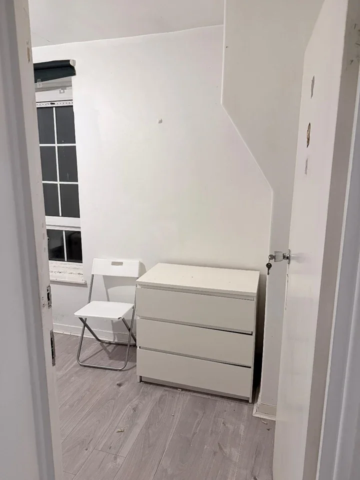 Room Wade's Place in Greater London