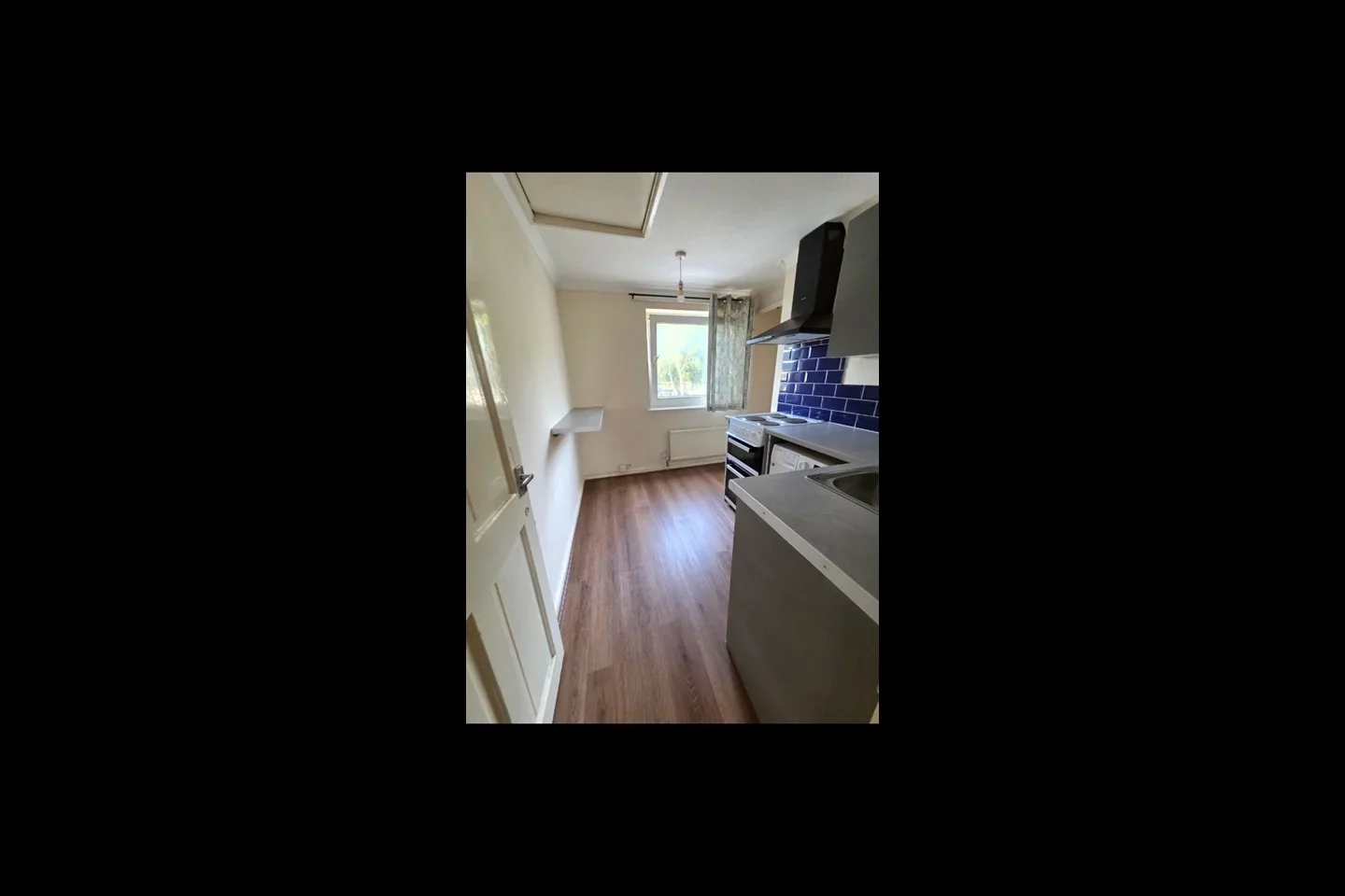 Flat Colonsay Road in Crawley
