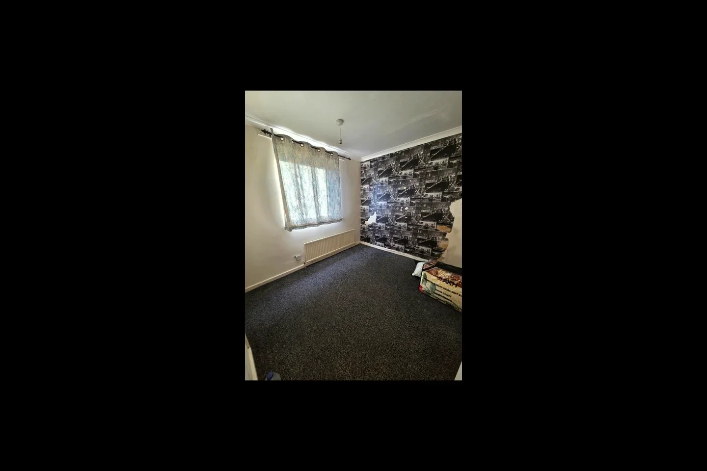 Flat Colonsay Road in Crawley