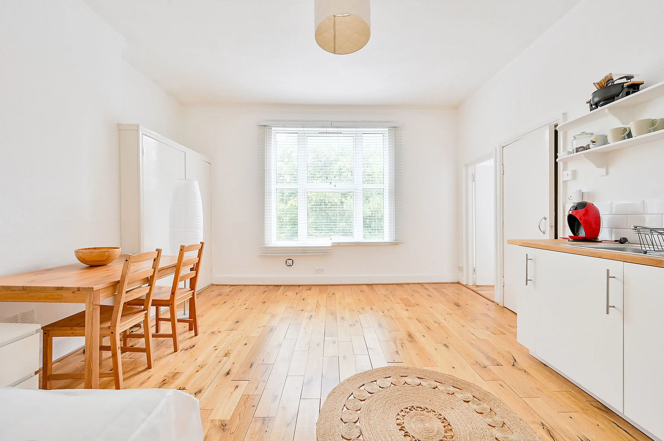 Flat Eaton Rise in Greater London