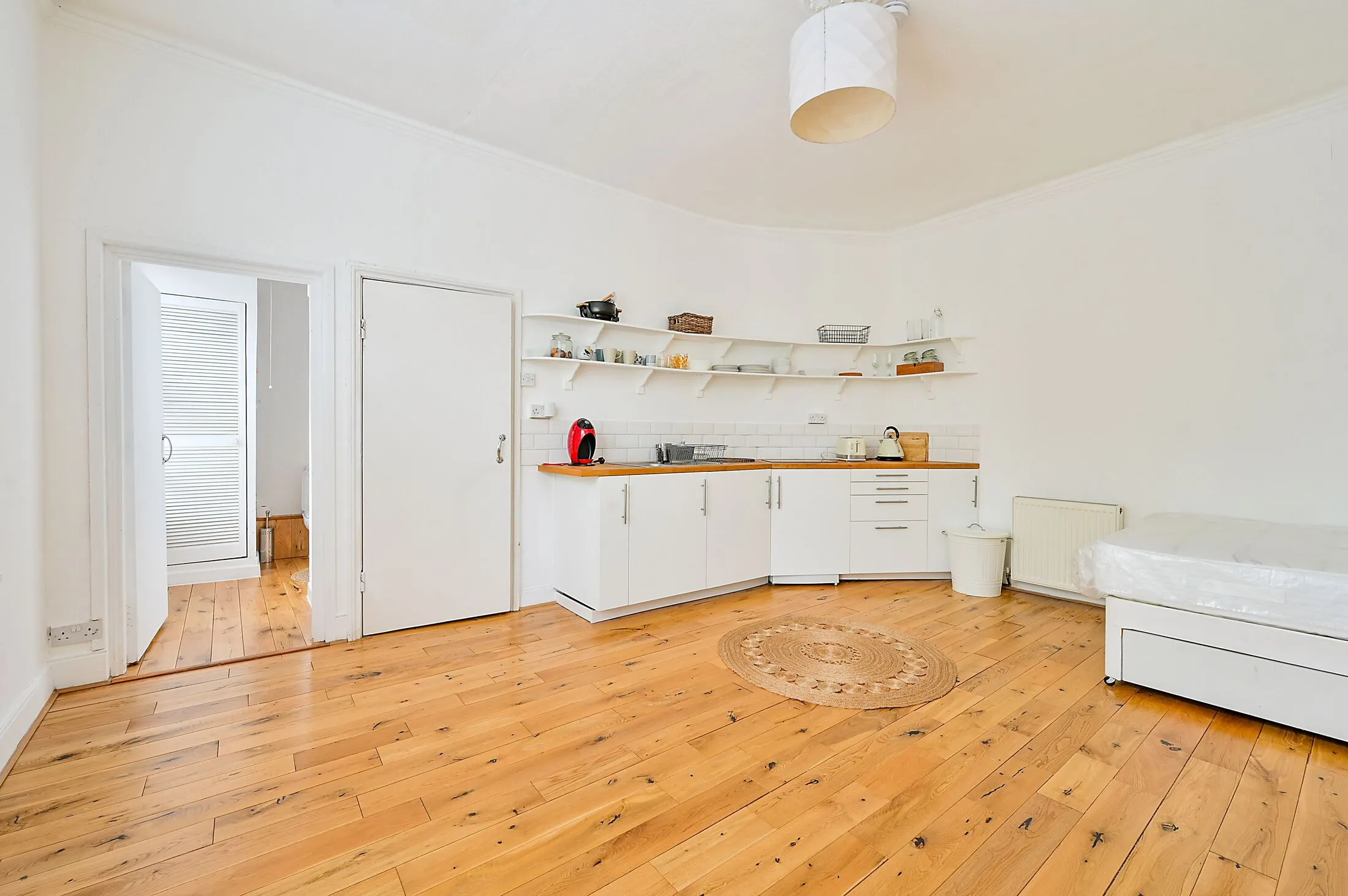 Flat Eaton Rise in Greater London