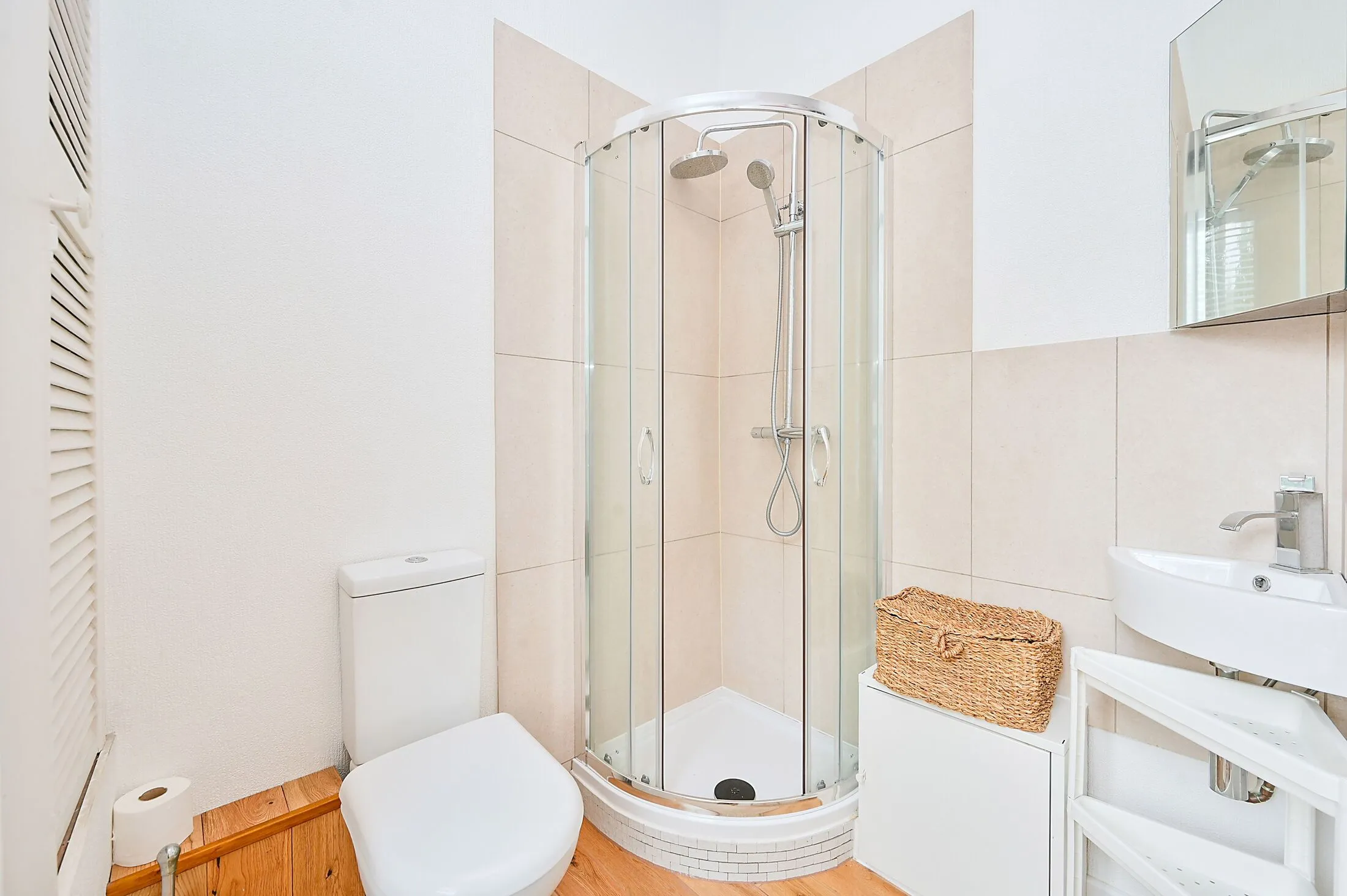 Flat Eaton Rise in Greater London