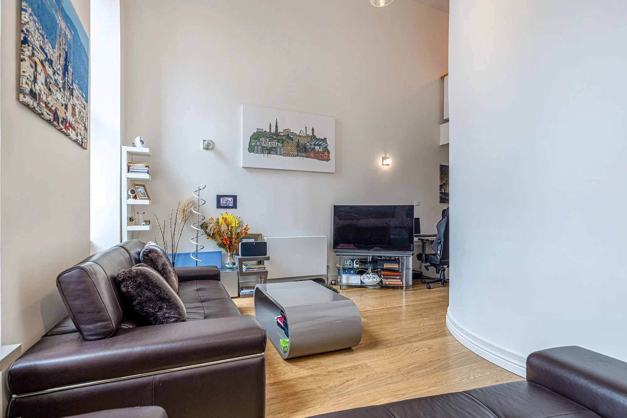 Flat Ingram Street in Glasgow