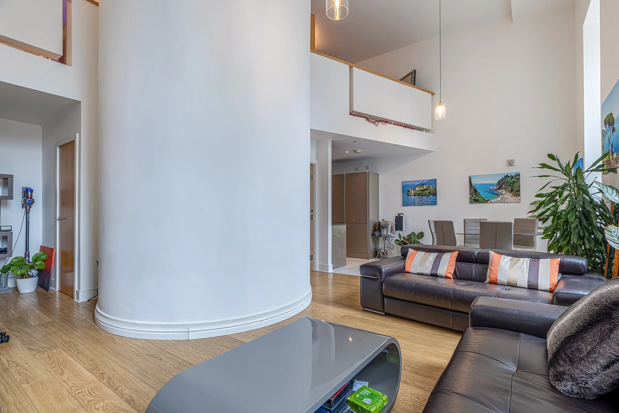 Flat Ingram Street in Glasgow