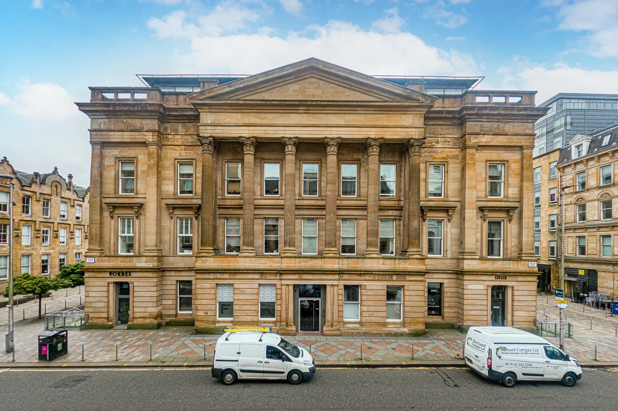 Flat Ingram Street in Glasgow