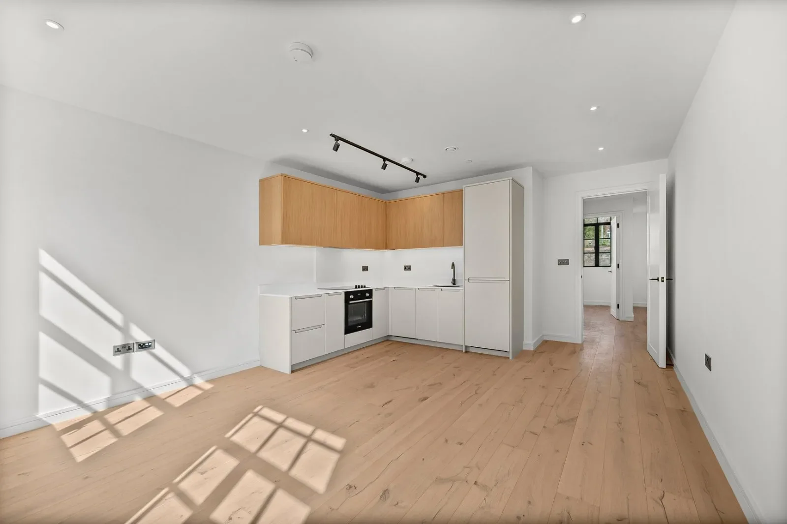Flat Hollybush Gardens in Greater London