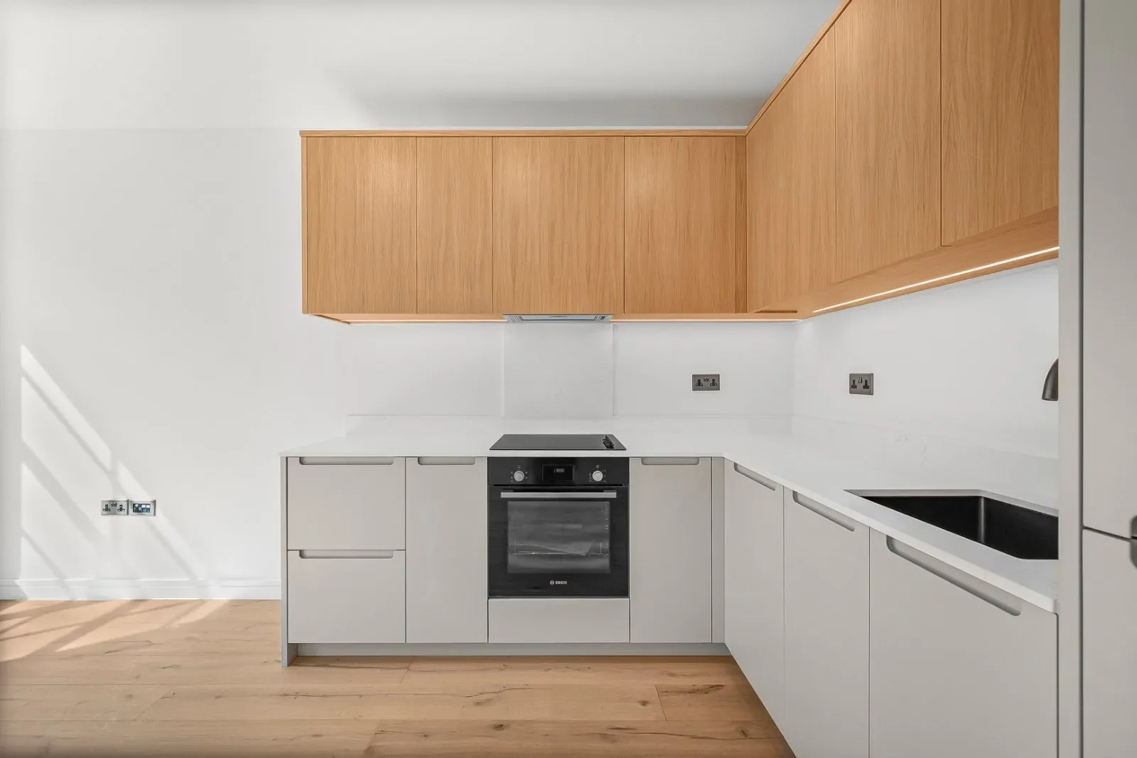 Flat Hollybush Gardens in Greater London