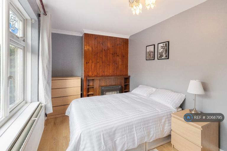 Room St Chad's Road in Tilbury