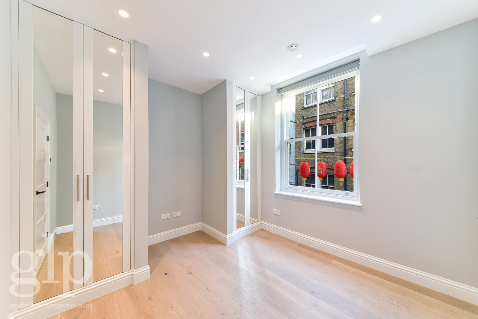 Flat Shaftesbury Avenue in London