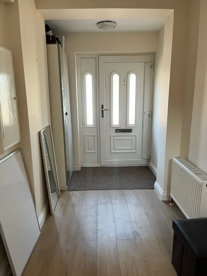 Room Churchill Road in Slough