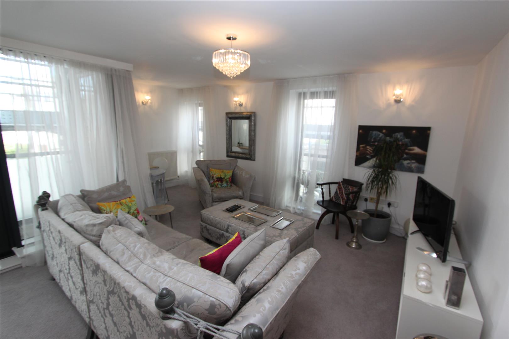 Flat Grand Hotel Road in Plymouth