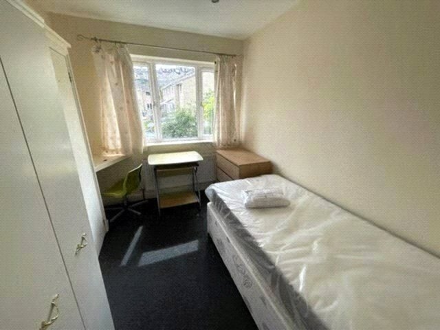 Room Ivy Avenue in Bath