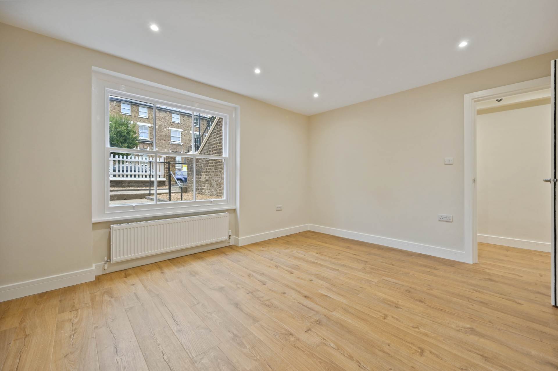 Flat Coningham Road in Greater London