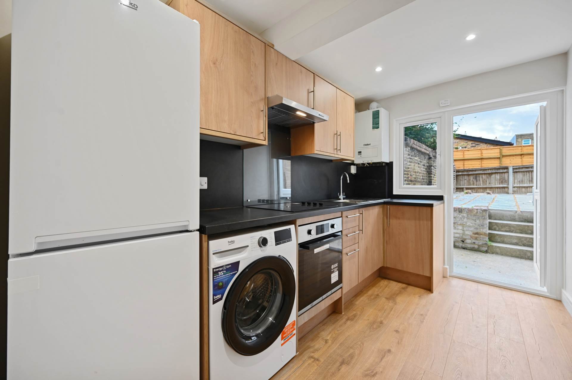 Flat Coningham Road in Greater London